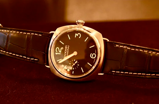 The fake Panerai 338: Small And Thin with An In-House Movement, The Panerai For The Rest Of Us